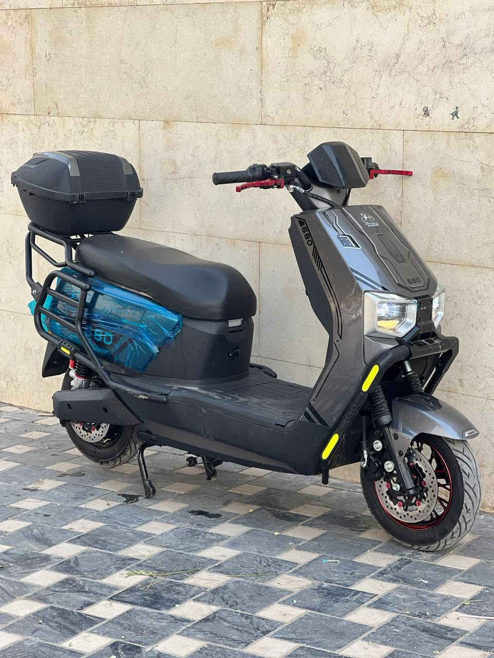 السلام عليكم شباب دراجه شحن كهربائيه نؤع سكنس680 شركته AL SULTAN بطاريات 6 كبيره دبل ملف 2000 دراجه زيرؤ غير مستخدم 0 كيلؤ متر دراجه مؤصفاتها معرؤفه ؤصل معرض مؤجؤد بسمي مكاني بغداد  رقم الهاتف ***********
