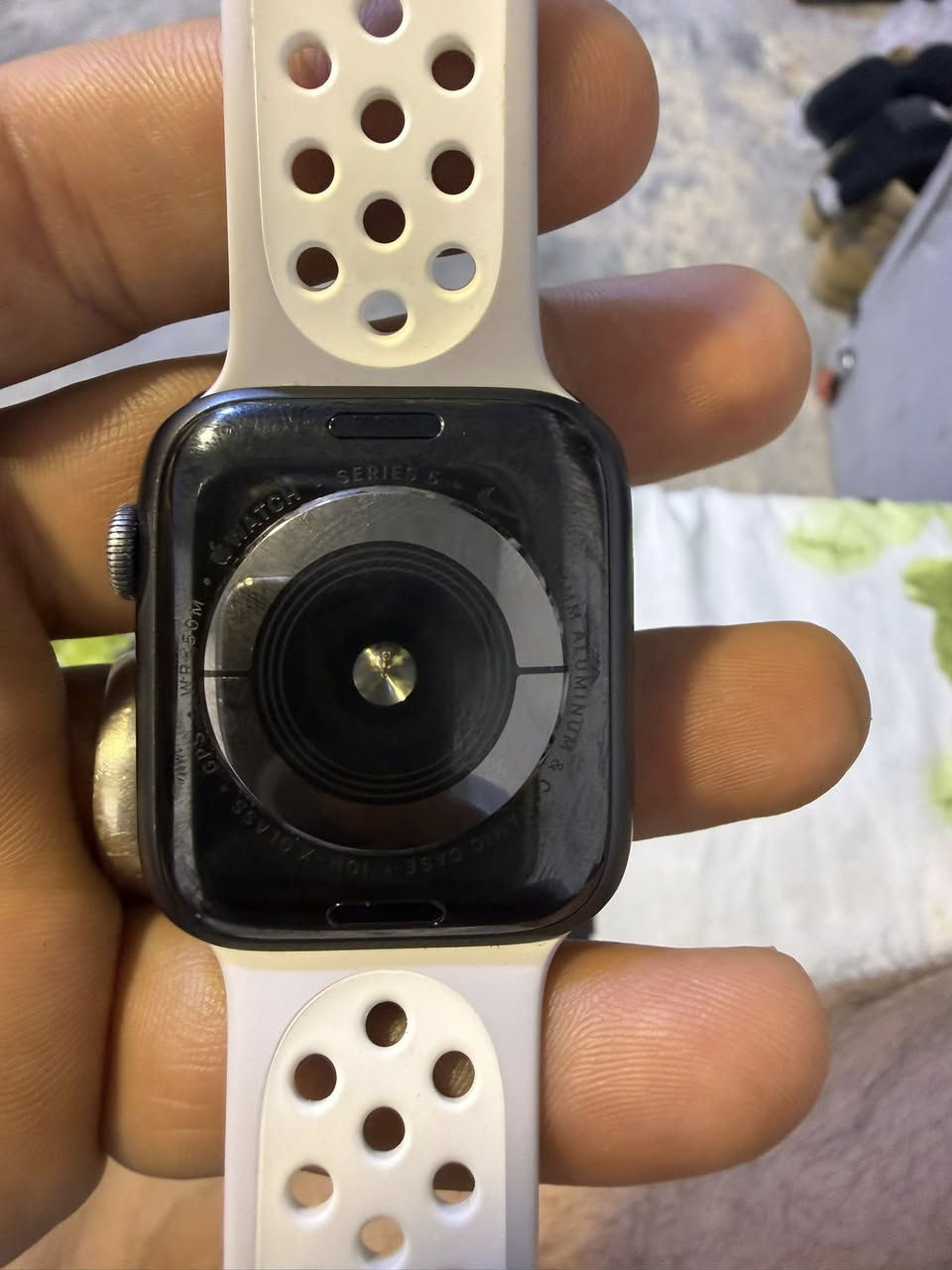 سلام عليكم للبيع ساعة ابل حيل 5نايك نظافة 100لوك  عارظها 175قفلها بدون عملة مكاني بغداد***********
