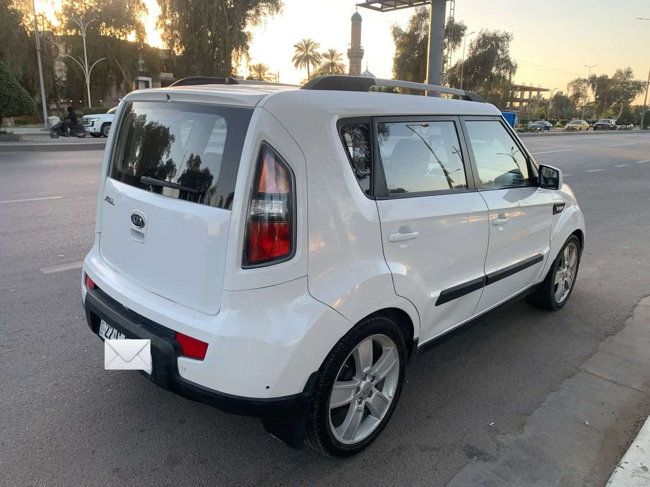 للبيع كيا صول خليجي موديل (2011) محرك (1600)دوش بلادي رقم إربيل الجديد سنويه لحد 2030 باسم شخص يمي بالمنطقة بيها صبغ هلال الجاملغ الخلفي اثر شخوط سيارة جاهزه مابيها أي نقص /السعر (95$)ورقه وبيها مجال العنوان/بغداد /العامرية /الاتصال عالرقم او وتساب لان مكلف بالنشر (***********)
