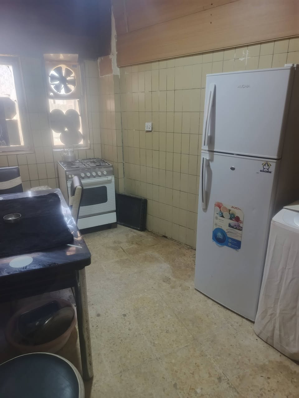 شقه مؤثثه للإيجار غرفة وصاله مع نت وكهرباء سحب 
العنوان كراده داخل سبع قصور على أبو نؤاس طابق ثاني عوائل فقط رجاءا
وعندي فديو إيجادها من الأخير 550الف بدون دلالية
*********** أبو محمد
