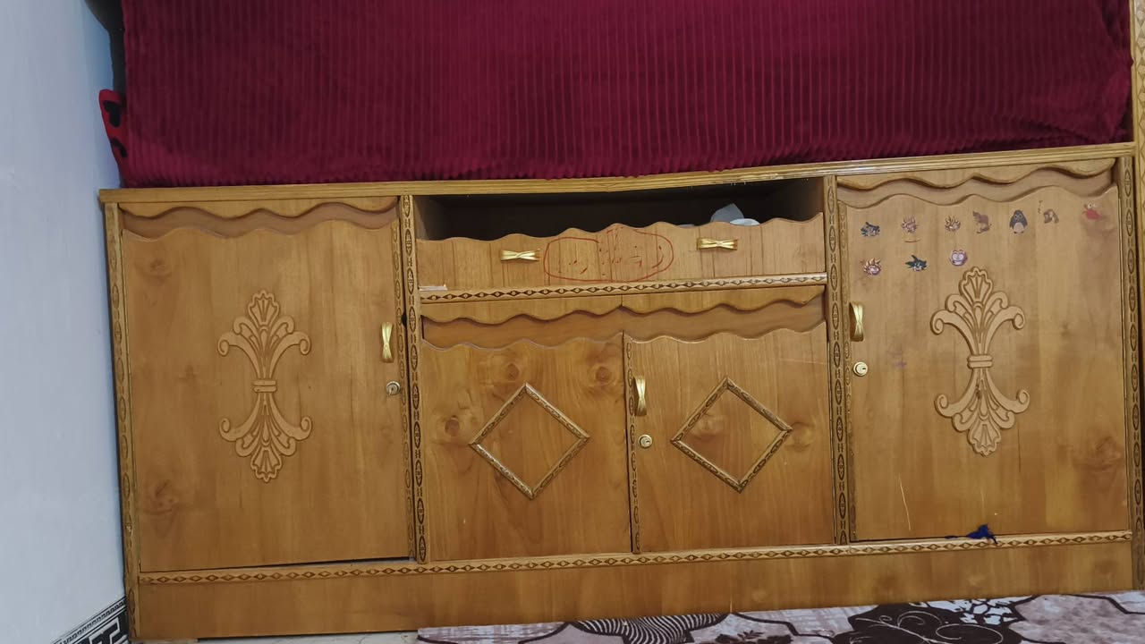 السلام عليكم ورحمه الله وبركاته بوفيه و كنتور طابقين للبيع السعر الكنتور 200و بوفيه 150 وبيهه مجال عنوان كربلاء المقدسة حي القادسيه الرقم ***********
