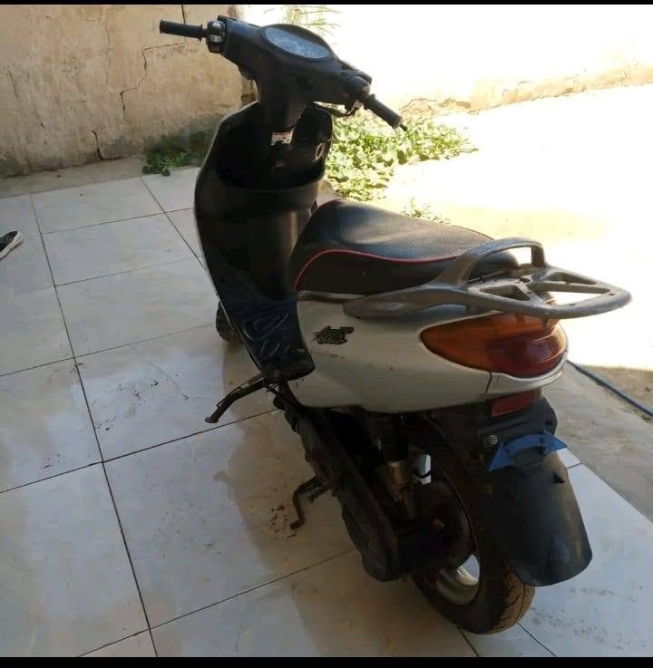 سلام عليكم دراجة لكزز للبيع ما مفتوحة كلهة شغالة سعر 300 وبيها مجال مكان كربلاء حي العباس *********** ***********

