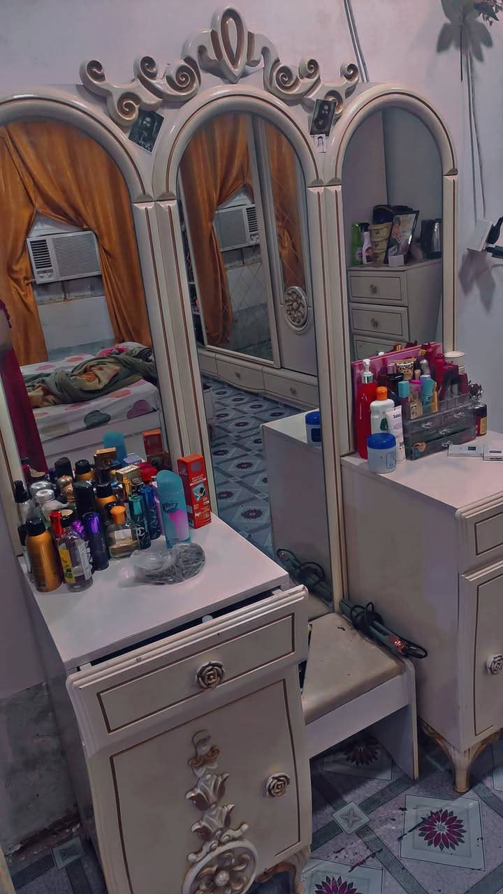 سلام عليكم من رخصت الادمن 
عرفه نظيفه اخو الجديد للبيع السعر 500وبيه مجال 
*********** واسط العزه جديده
