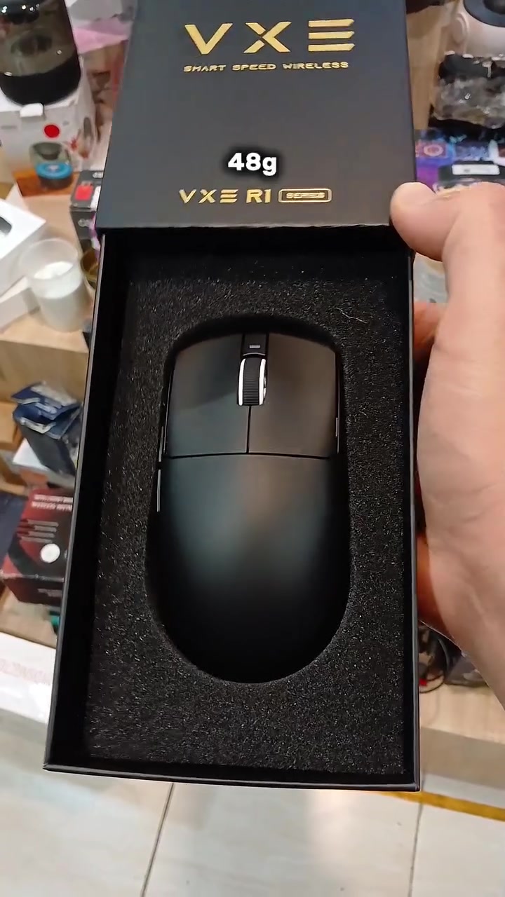 ماوس (Mouse) VXE R1 PRO  
السعر ٤٥ الف 🇮🇶

VXE R1 Pro! 🔥 
​1️⃣ وزن الريشة: 48 جرام فقط، خفة وسرعة في الحركة ما تتخيلها! 💨
2️⃣ حساس احترافي: مستشعر PAW3395 بدقة 26,000 DPI لأداء دقيق بكل حركة. 🎯
3️⃣ اتصال خارق: تقنية Smart Speed Wireless، استجابة سريعة جداً بدون أي تأخير. ⚡
4️⃣ سويتشات احترافية: كليكات سريعة ومريحة، مصممة لتدوم طويلاً. 🖱️
5️⃣ بطارية طويلة  250mAh  : استمر باللعب لساعات طويلة بدون قلق . 🔋
​إذا تبي أداء قيمرز محترف وبسعر رهيب، هذا الماوس هو خيارك الأفضل! 😎
​#شعب_الصيني_ماله_حل😂😂 #vxer1pro  #GamingMouse #بغداد  #ماوس_جيمنج #العراق


**إذا كنت صاحب هذا الإعلان وتريد حذفه لأي سبب، رجاءا أرسل رسالة إلى الدعم الفني**