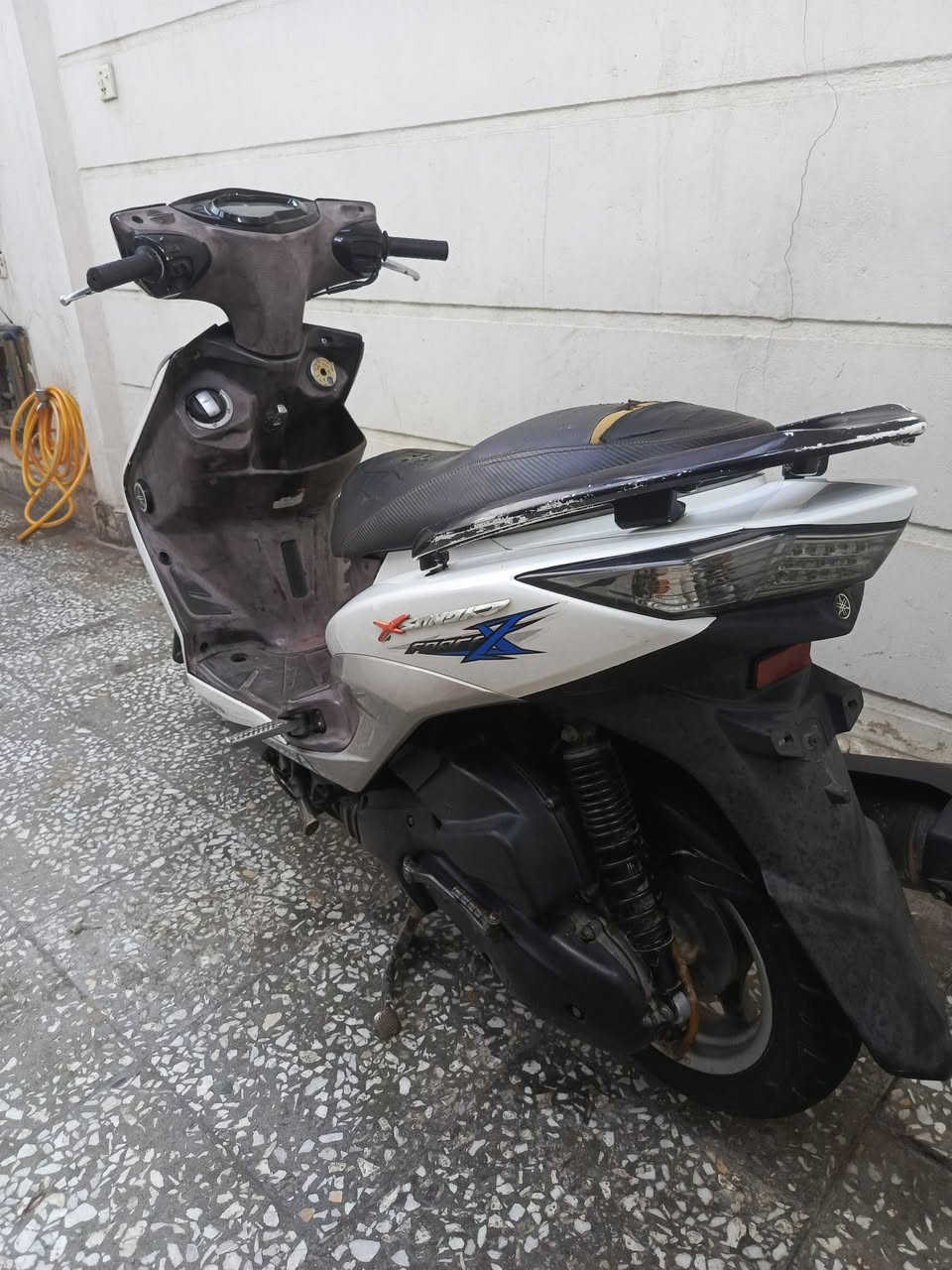 السلم عليكم دراجه سكنس لد يابني قبق نفخ داخل جوزي الدراجه جديده نضافت كفره80/100بل ميه الدراجه وكاله مكينه مكفولة بيه اكلجات رياضي من الرنبه صارلي 5اشهر امنزله من الرنبه بيه نقص طلاعه وكسر بل سمجه فقط الدراجه شلعه ومعدل السعر 1350وبيه مجال المو شراي لا يدخلي رحمه الولديكم مكاني الشعب ***********متواجد واتساب فقط
