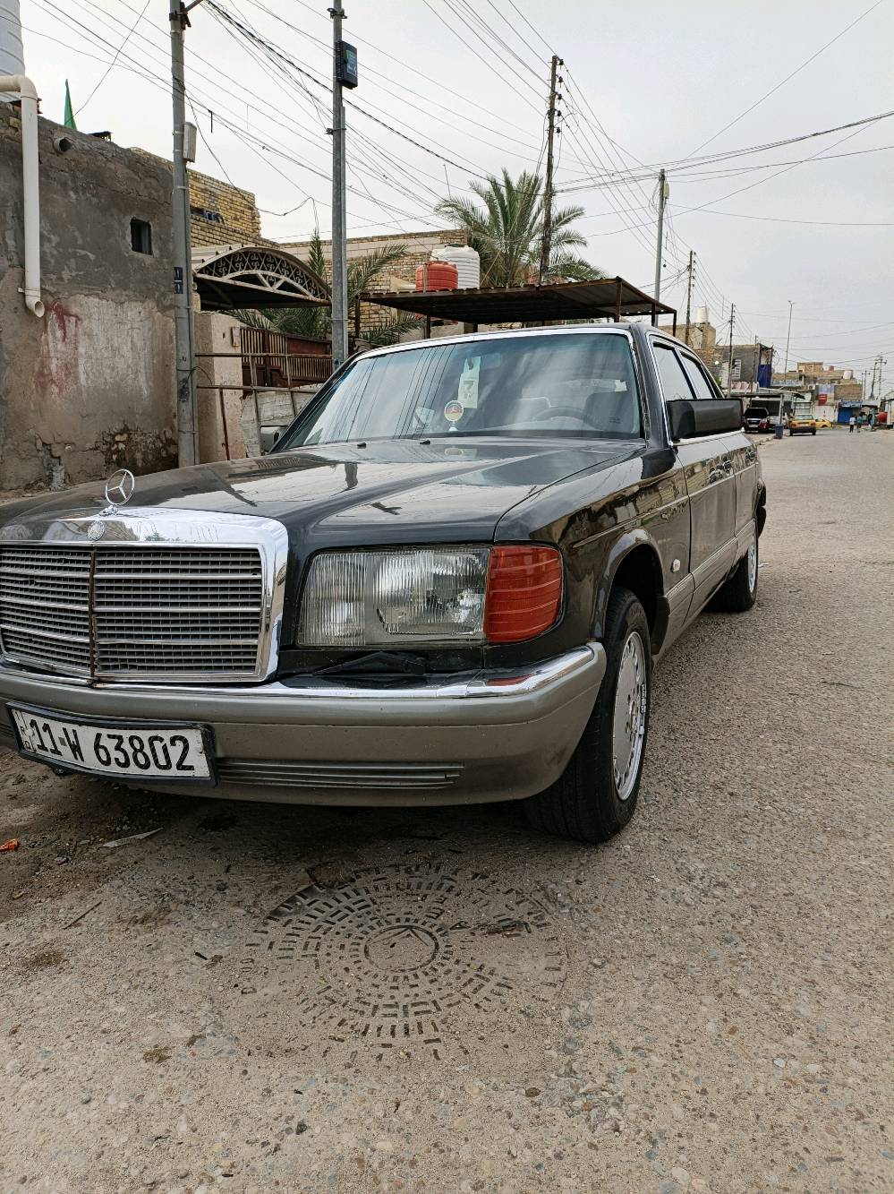 السلام عليكم مارسيدس جامبو رئاسي باب قصير  محور 3000 موديل 1987بسمي رقم بغداد مكفوله من ضربه ولكص مصبوغه لجماليه  مكينه وكير وحداديه جداد جاهزه  تبريد شغال ثلج كشناتهه جلد كهربائيات كلهه شغاله سياره جاهزه ماعوسهه شي سعر 58 وبيعه مجال ( *********** )