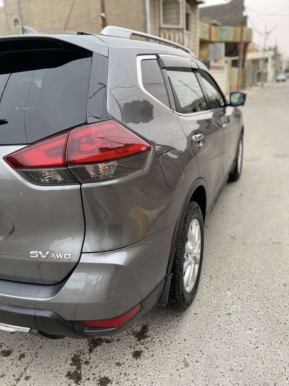 سلام عليكم للبيع او مراوس نيسان روج 2018 وارد امريكي محرك 2500 حجم الكبير
فوول مواصفات sv واحد على واحدٍ 
بانوراما طكتين؛ خمس كامرات 360 درجه ؛ جنطة شفط حساس ؛كراسي كهرباء تدفئه ستيرن وكشن ؛ 
تشغيل عن بعد ؛ بصمة تشغيل وابواب ؛ فور ويل ؛ وضعيات قياده ؛ قطعتين تبريد ؛ وبعد هواي مواصفات المعروفة بهاي الفئة 
محرك كير صدر تبريد كلة شركة ممفتوح 
حادثهة دعامية اماميه صبغ فقط وبيه تعديل بارد فقط براس الشاصي اليمين لا حار ولا قص كفاله موجود سونار بدي كار واكو مكانين شخوط بيهة واضحه بالصور 
ماشيه 102 الف. 
السعر 165 $ وبيهة مجال مكاني الرمادي التاميم للاتصال *********** موجود واتس
