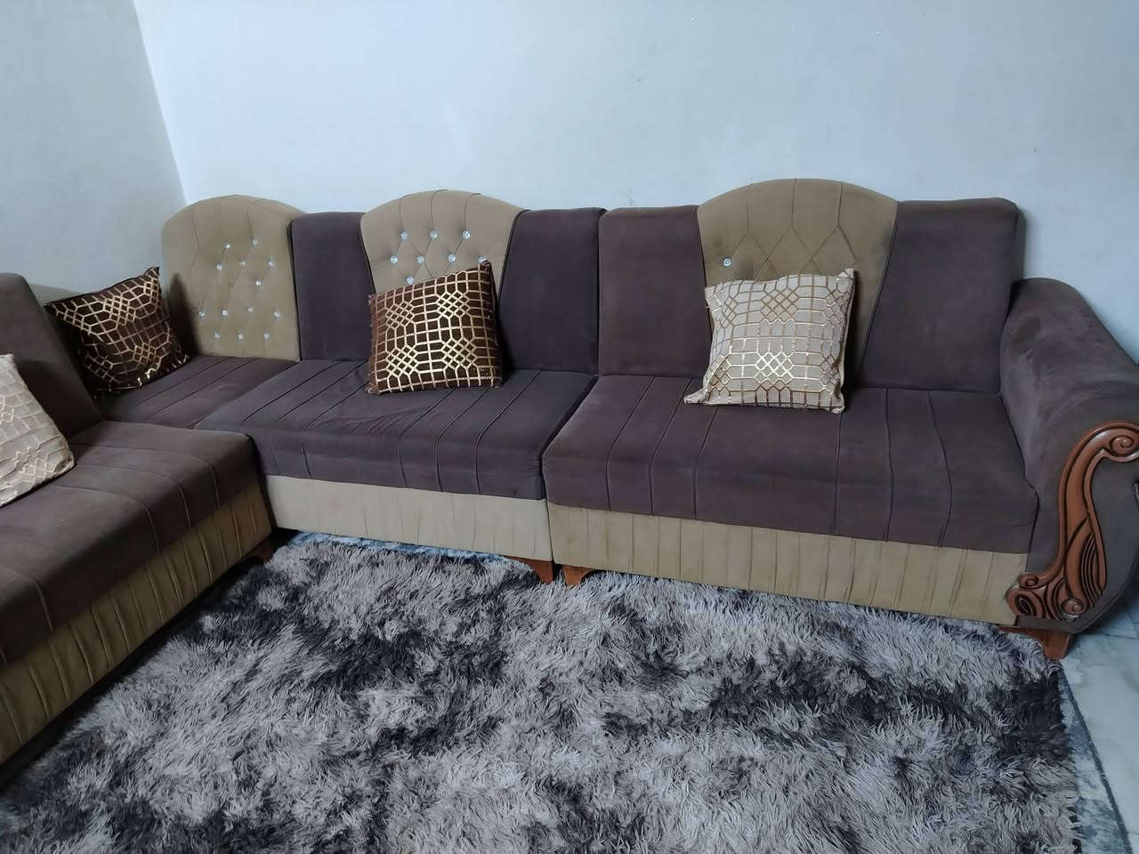 قنفات للبيع تركي ويه مخدات 8امتار سبعه قطع نظيفه السعر 170 الف للتواصل ***********
