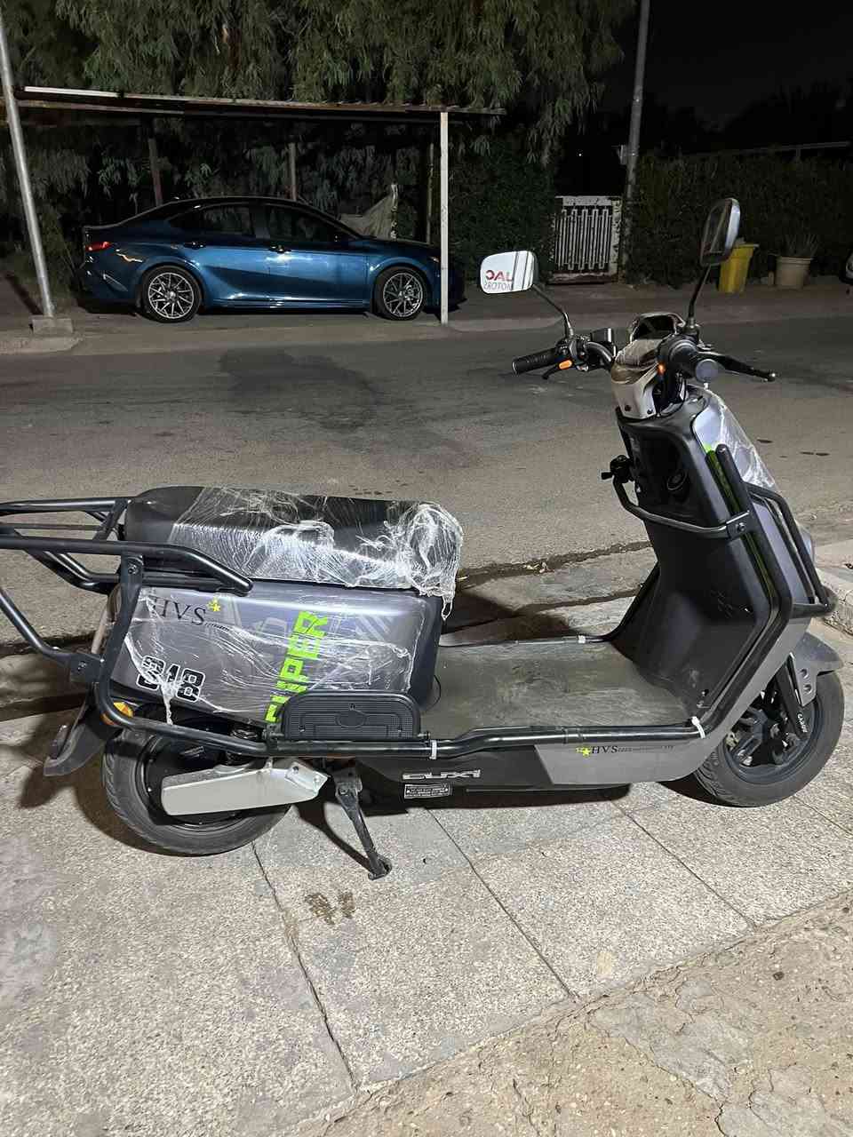 دراجه شحن نوع GAROW318
ست بطاريات كبار 

والدراجه نضيفه جديده مصار شهر من اشتريته 

وبيه بصمه وتشغيل عن بعد ومانع سرقه وسويجه نسختين

بيه شاشه تحدد العطل 

وتستحمل اكثر من 250 كيلو 

والصندوق ماله كلش جبير وبيه جوزه

ومغلفه نايلون 

وبيه درع حديد يحافظ على دراجه

واضوياء جدا قويه 

والسعر 950

***********الرقم
عندي واتساب فقط
