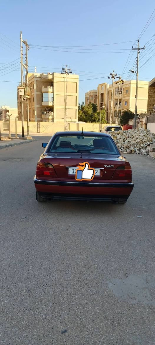 سلام عليكم بي ام 740
محرك اصل 40
محرك وكير خير من الله 
سياره نضيف ونصبته حلوه
رقم مثنئ انكليزي سنويه 28
حديد 90 ٪ طخم تاير جديد 5
سعر 50 وبيها مجال 
مكان بصره 
رقم الهاتف ***********
