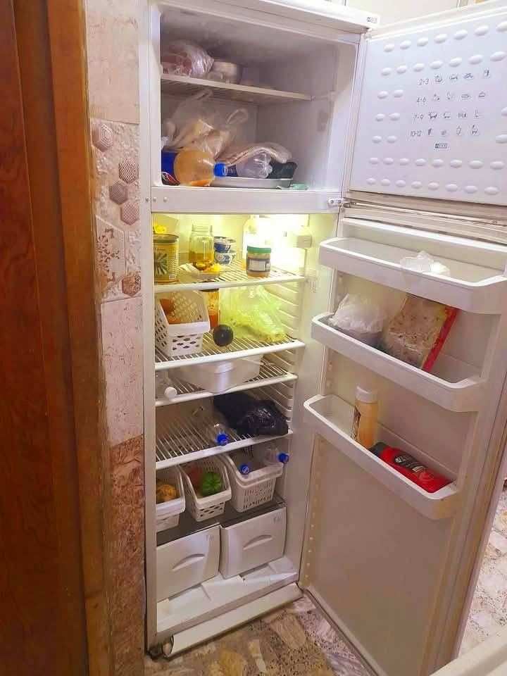 ثلاجة مستعمله نظيفه) أكبر حجم ٢٢ قدم )  مال عائلة
( السعر قفل ١٧٥ قفل  ) يعني بلاش


**إذا كنت صاحب هذا الإعلان وتريد حذفه لأي سبب، رجاءا أرسل رسالة إلى الدعم الفني**