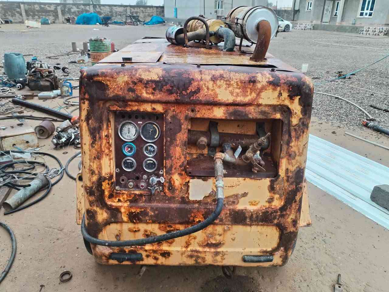 السلام عليكم كمبريسر للبيع ***********
