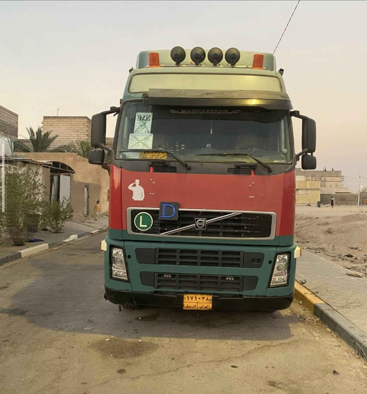 يا الله 
فالفو 2004
حجم 460
كير 3/3 
باج مزود في اكسات
للعلم مجموعه رينو مال دوله
رقم اربيل 
سنويه منتهيه من سنه مربوطه فلات
سياره ما ناقصها اي شي
للستفسار ***********
***********
