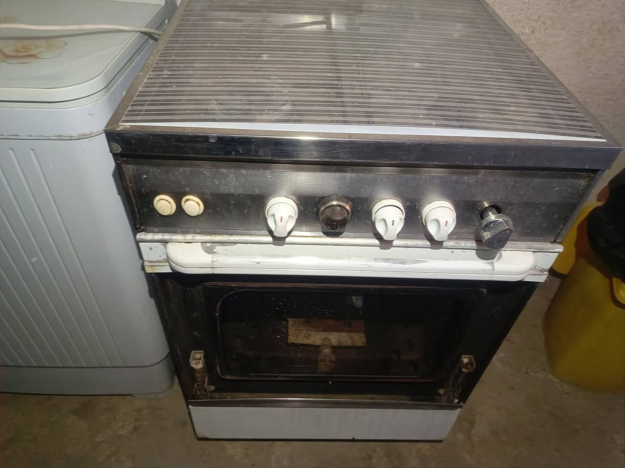 للبيع
طباخ شغال بس جامه الفرن الاماميه مكسوره 
غساله شغاله ع فحص بس بيهه نتله خفيفه كلش 
مبرده برفاب شغاله ببهه صوت من تشتغل 
بيع مستعجل سعرهن كلهن ب 125 قفل 
مكاني حله ابو غرق شارع المركز
***********
