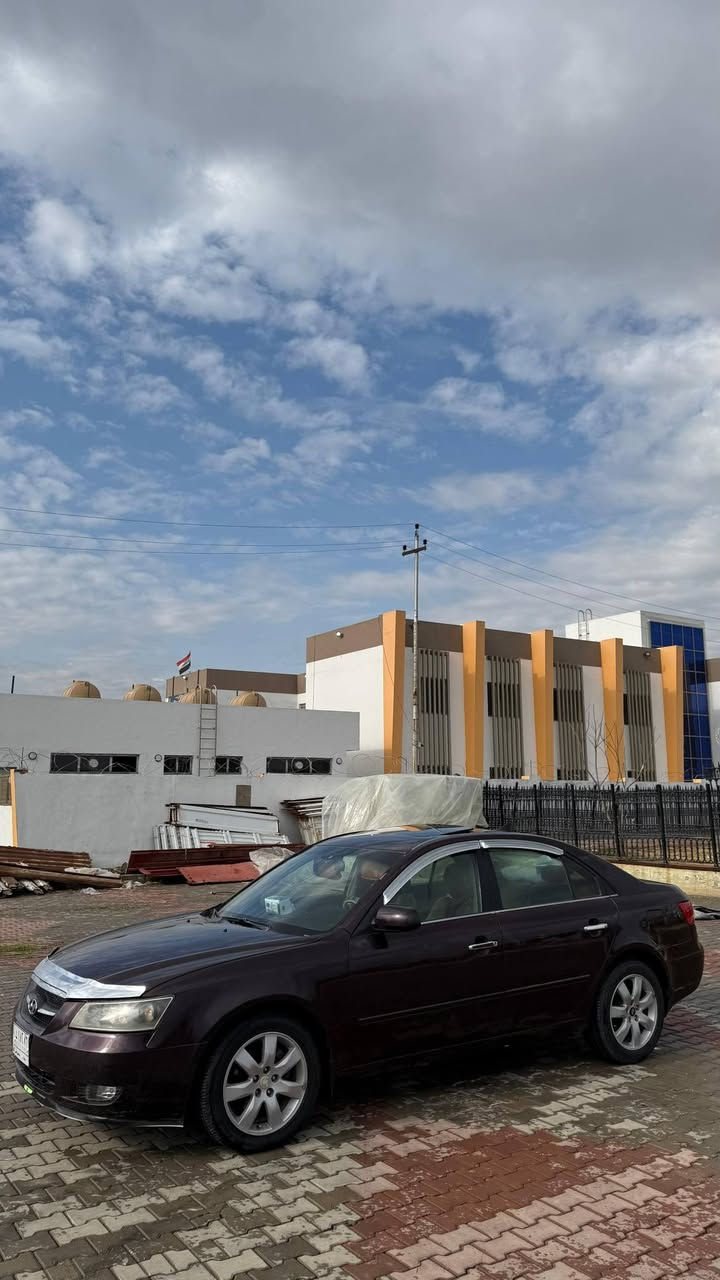 السلام عليكم ورحمة الله وبركاته
 للبيع سوناتا 2006  وارد أمريكي رقم بغداد شرط تحويل ثاني يوم السياره لمتدد فول مواصفات 1/1 على واحد فتحه سقف كشن جلد كهرباء تدفئه كشن تحكم جهتين كروس سرعه دمام خلفي تبريد بيانو لايت زنون محرك V6 سلندر ٣٣٠٠ محرك كير حاويه حادث امريكا فقط طارف جاملغ خلفي شرط بدون دواخل بيها قطع صبغ ابيع حزام كهربائيات مكفوله من الرقم للرقم كلهه شغاله تخم تاير جديد تخم ويل كب 17 كروم السياره جدآ نظيفه ومال جناي وبالعافيه على الياخذها من قلب ورب
السعر 85 وبيها مجال بسيط 
 رقم الهاتف ***********  تحياتي الى مدير الكروب المحترم
وكلشي اكو بلسوك
