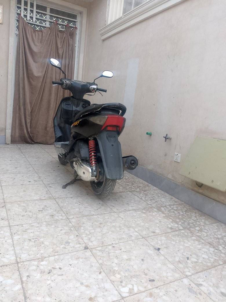 دراجه سكنس ياباني سرعة 140 مكينه بلاديه ما مفتوحة ابد ناعمه شلعه قويه كهرباء كوله شغال نكره سلف هندر اوراق بسمي الدراجه كامله نضيفه السعر 425 بغداد الشعب رقمي ***********
