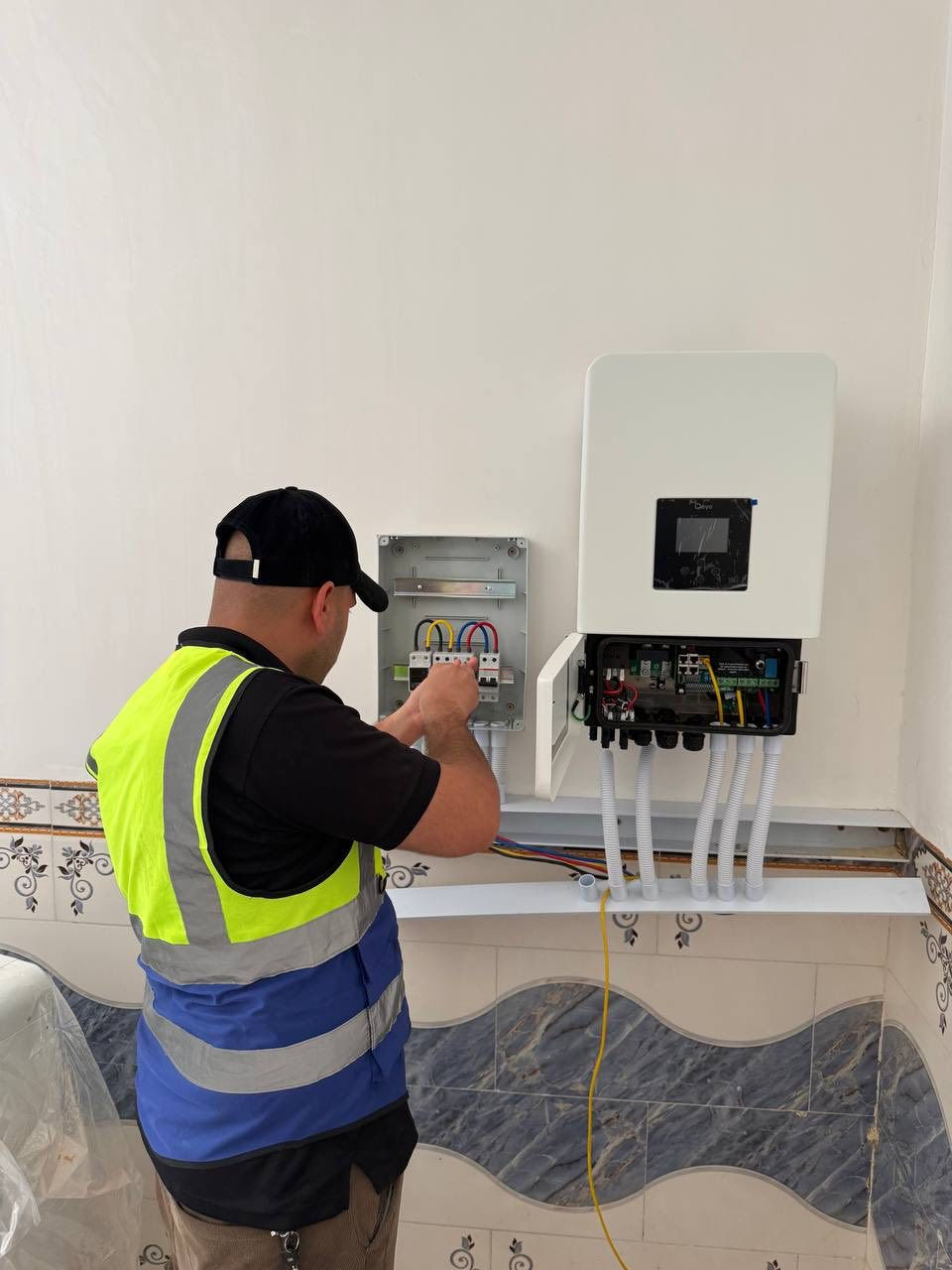 تم إنجاز مشروع جديد بنجاح 💪

📍 الموقع: هور حسين
📅 تاريخ التنفيذ: 17/3/2026
⏱️ مدة التنفيذ: يوم واحد فقط

⚡ تجهيز المنظومة: 20 أمبير نهاري / 16 أمبير ليلي

🔋 مكونات عالمية تضمن أعلى أداء:
• ألواح LONGi 620W
• انفيرتر Deye 8k
• بطارية iPower 16kw

⚡ كهرباء مستقرة 24 ساعة
🎯 تنفيذ دقيق بإشراف فريق الفرات إيرثلنك

💡 خلّي الكهرباء تنتهي مشكلتها وابدأ بالطاقة النظيفة اليوم

📞 احجز الآن:
***********
***********
***********
