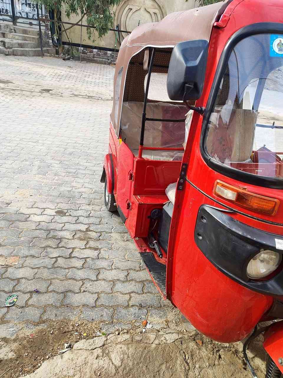 تكتك للبيع 22رقم وسنويه البدي مكفول من صبغ ومعجون المكينة مفتوحه ولفات سعر 8وبيهه مجال مكان بصره ***********
