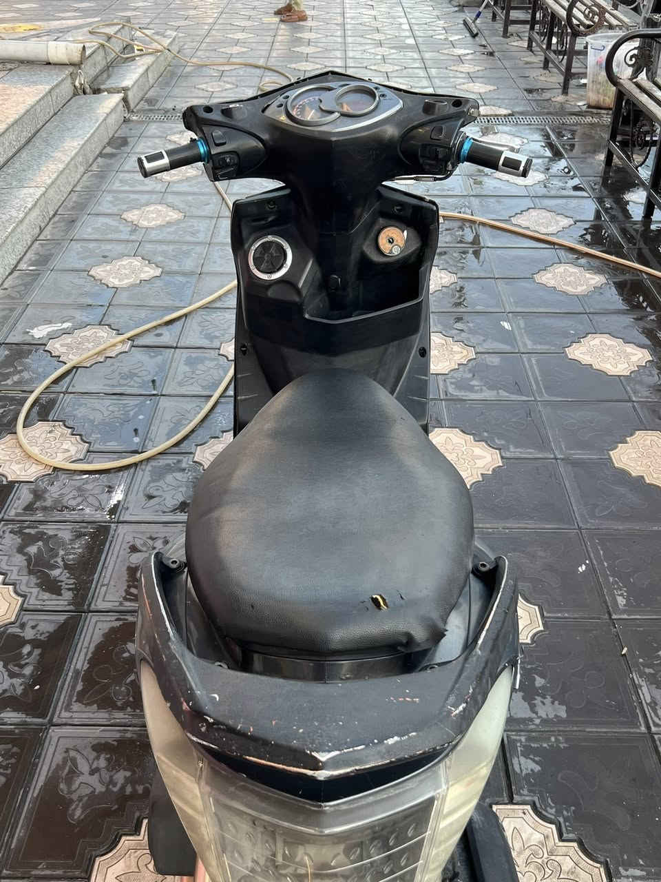 السلام عليكم دراجة سكنس فحل للبيع كلشي بيها بلاد واوراقها كاملة كابريتر اصلي ومكينة مكفولة برغي ممفتوح بيها وياله بلاد / السعر 625 الف وبيها مجال للشراي / مكاني الاعظمية ساحة الدلال قرب مطعم قاسم ابو الكص / ***********
