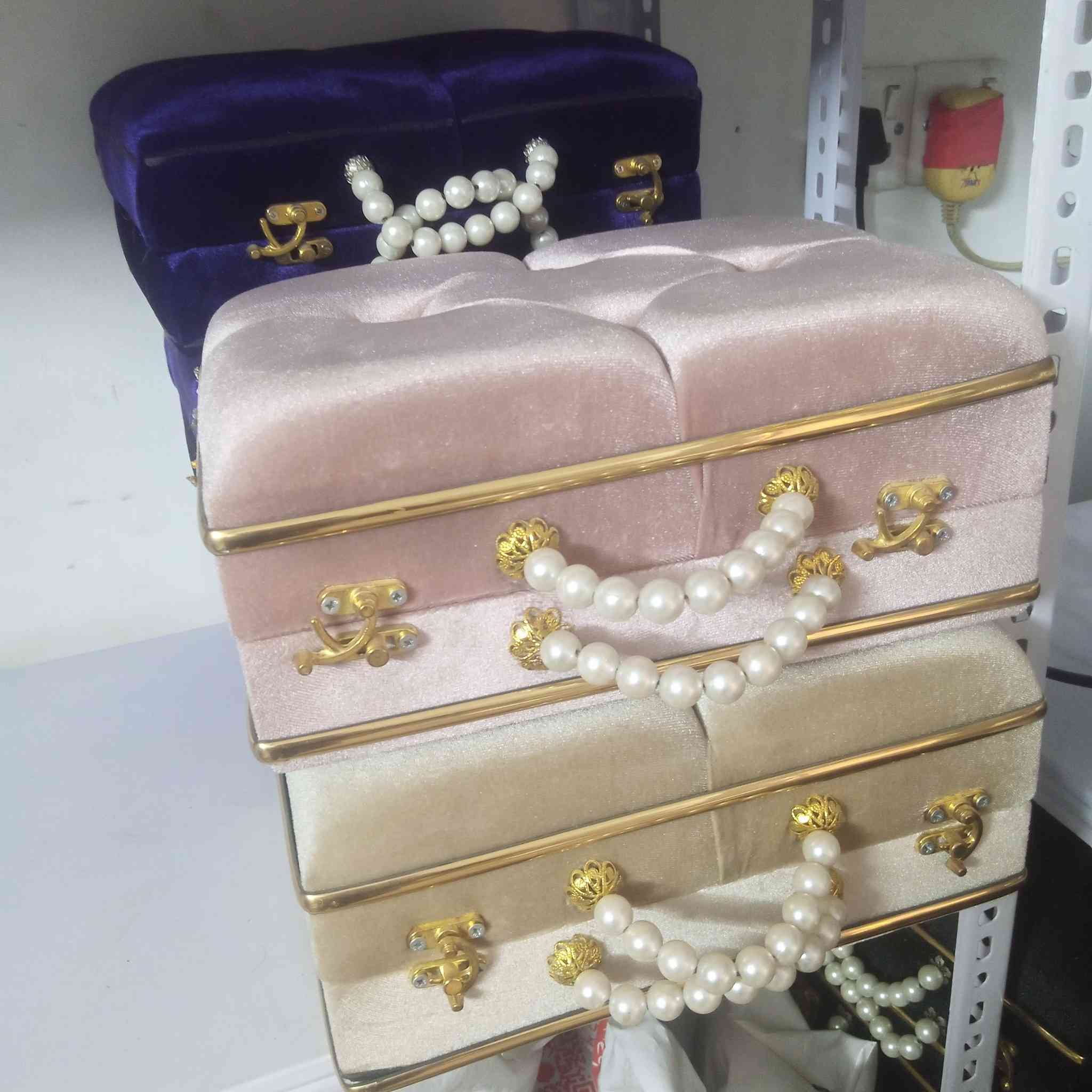 تحياتي للجميع تصفية مخزن هذه الصور للاتصال ***********
