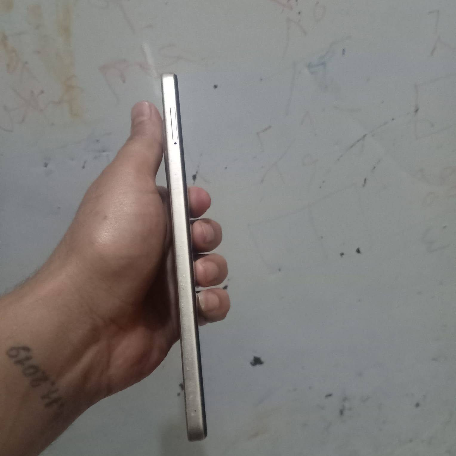 السلام عليكم TECNO CAMON 30 ذاكره ٢٥٦ بي زلغ بشاشه ماتثر مكاني بغداد مدينه الصدر 
السعر 150
***********
