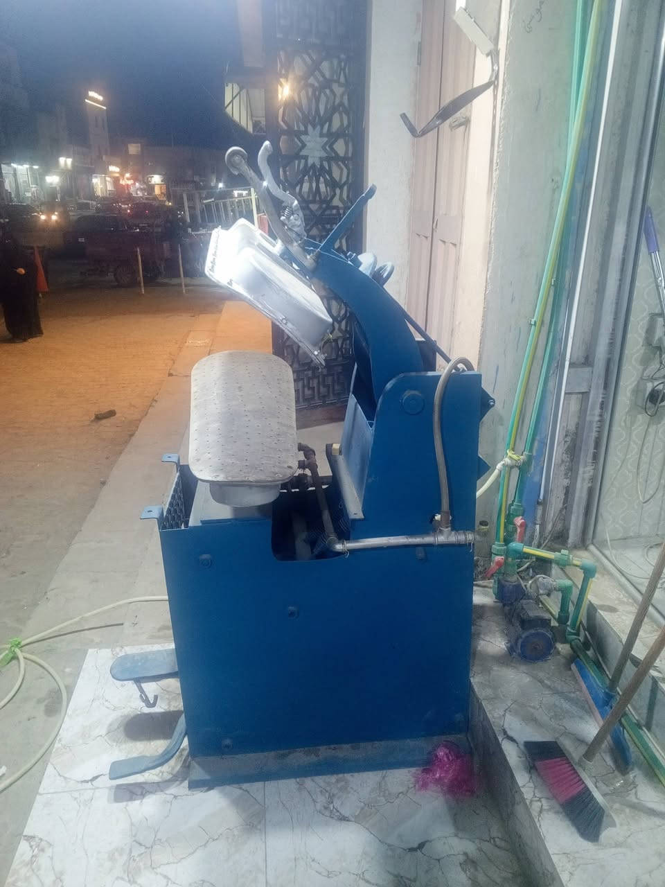 مكينه عراقيه للبيع
***********
