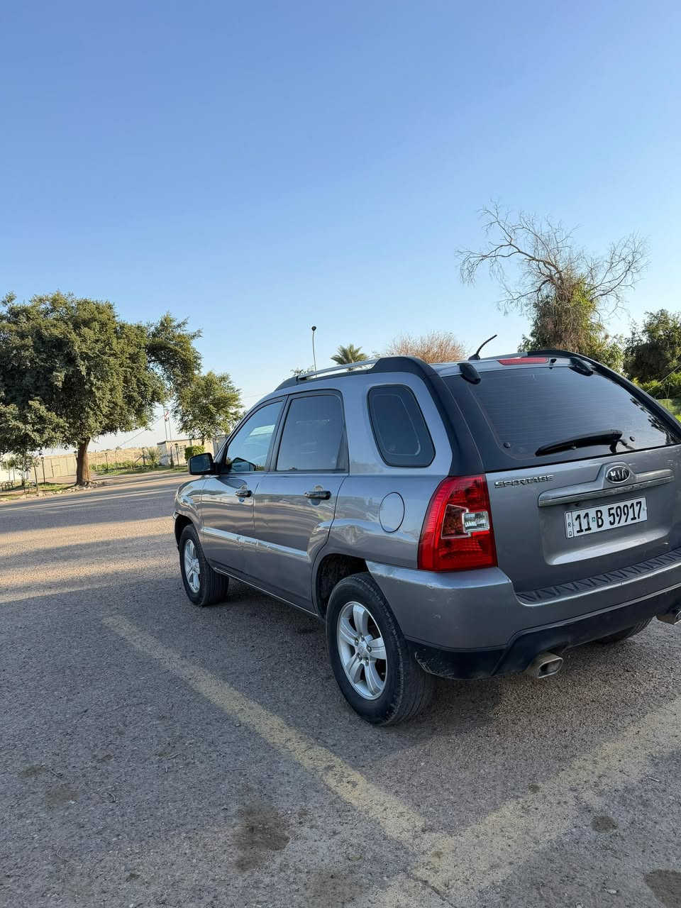 KIA SPORTAGE (وارد خليجي)
الموديل :-2009
عداد المسافة :-191.000 كم
لوحات التسجيل :- بغداد رقم جديد بأسمي سنوية 2029
حجم المحرك :-4 سلندر سعة 2000
فتحة سقف سلايد
السعر :-11.500$ قابل للتفاوض
العنوان :- الكرخ / الدورة
للإستفسار :- ***********
ملاحظة :- السيارة  كير ومحرك بلادي ادامة كاملة للصدر ومنظومة التبريد
