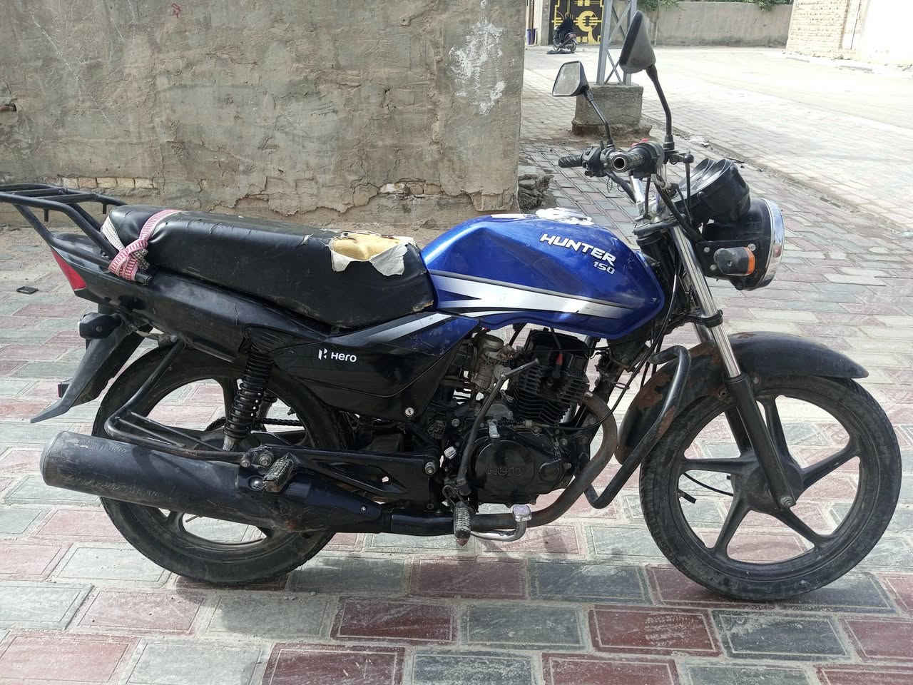 سلام عليكم دراجة هيرو موديل 20
شوية بيها نواقص قليلة ولكن المحرك مكفول اوراقها موجودة بس ماعرف اوصليات او استنساخ اني ابيع بسعر استنساخ 
راديها ب600 موقع كربلاء 
 ‏‪***********‬‏ بي واتساب
