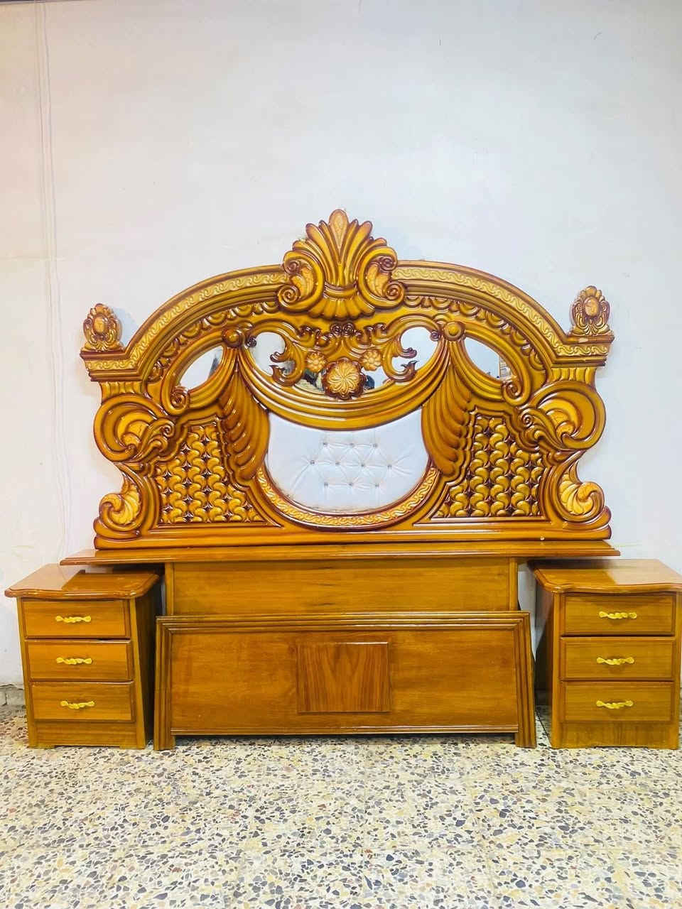 السلام عليكم 
غرفه صاج عࢪاقي مستخدام 
غرفه6/ابواب 📌
السعر 650
نضافه 80/💯 
معا نقل فقط داخل بغداد 
واتساب ***********
