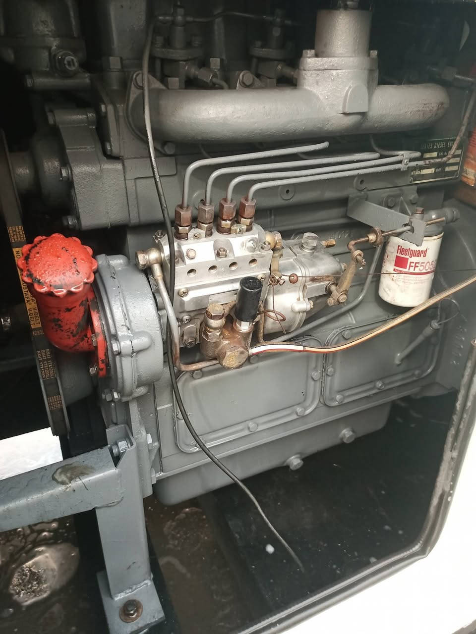 السلام عليكم مولد بيركنز صيني 37 كيفي 3 فيز لا تبخير ولا تنقيص شرط الشغل والتوليدر السعر 11 ورقه الشراي ينتصل ***********
