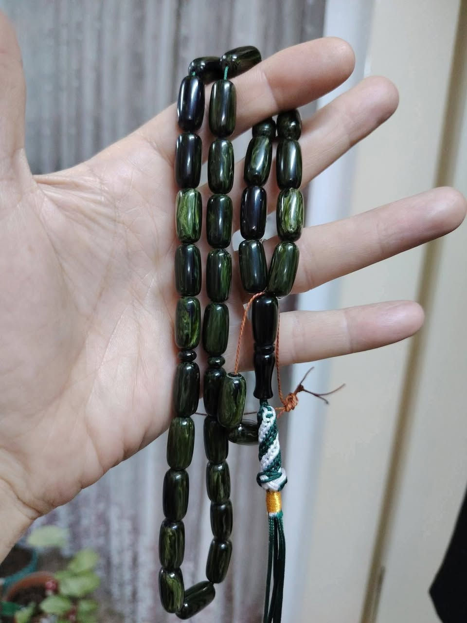 سندلوس تركيه كبسولي ٣٣ حبه كركوشه خليجيه لون اخضر زيتوني معرق حجمها ١٧ × ٨،٥٠  ملم جميله جدا حبتين احتياط (( سعرها ٢٠ الف عراقي مع التوصيل من الاخير )) واتساب ***********
