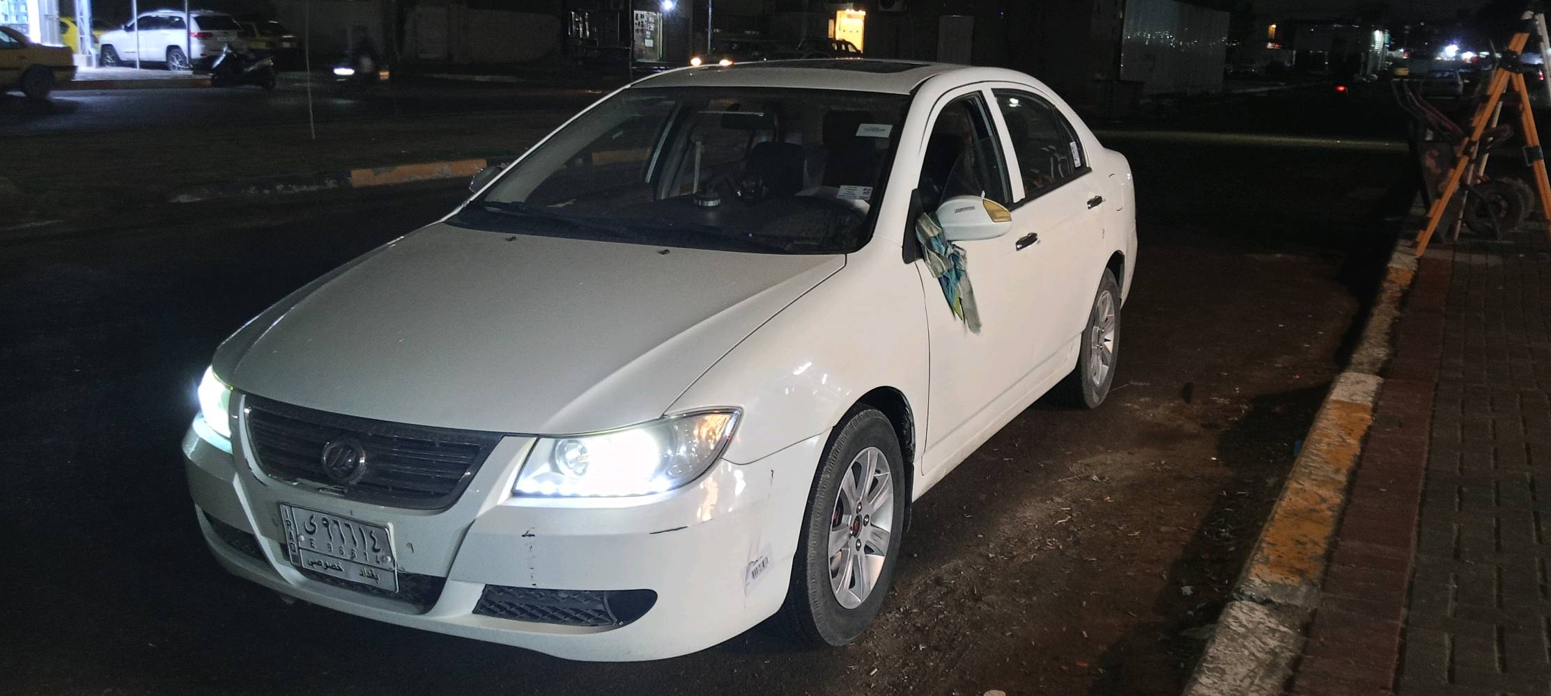 سياره ليفان 620 موديل 2013 سياره مابيه اي  ضربه فقط خياسات ومسويهن بكاني بغداد لانتصار 