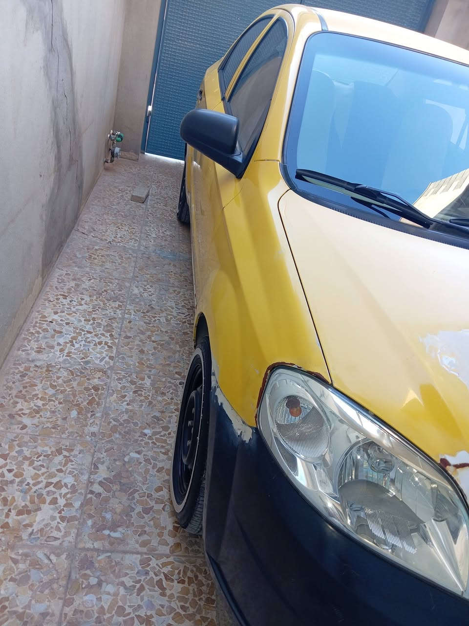 السلام عليكم
سياره افيو موديل 2011
داخل لونين كير ومحرك بحاله جيده مبدل جاملغ كدام يسار 
بيها كابون بانزين رقم الماني 
طخه بل صندوك  هيئه وغرامات صفر تعال شوف سعر    50  ومجال قليل هاتف                ***********  مامتواجد عالفيس خابر وشوف بعينك
