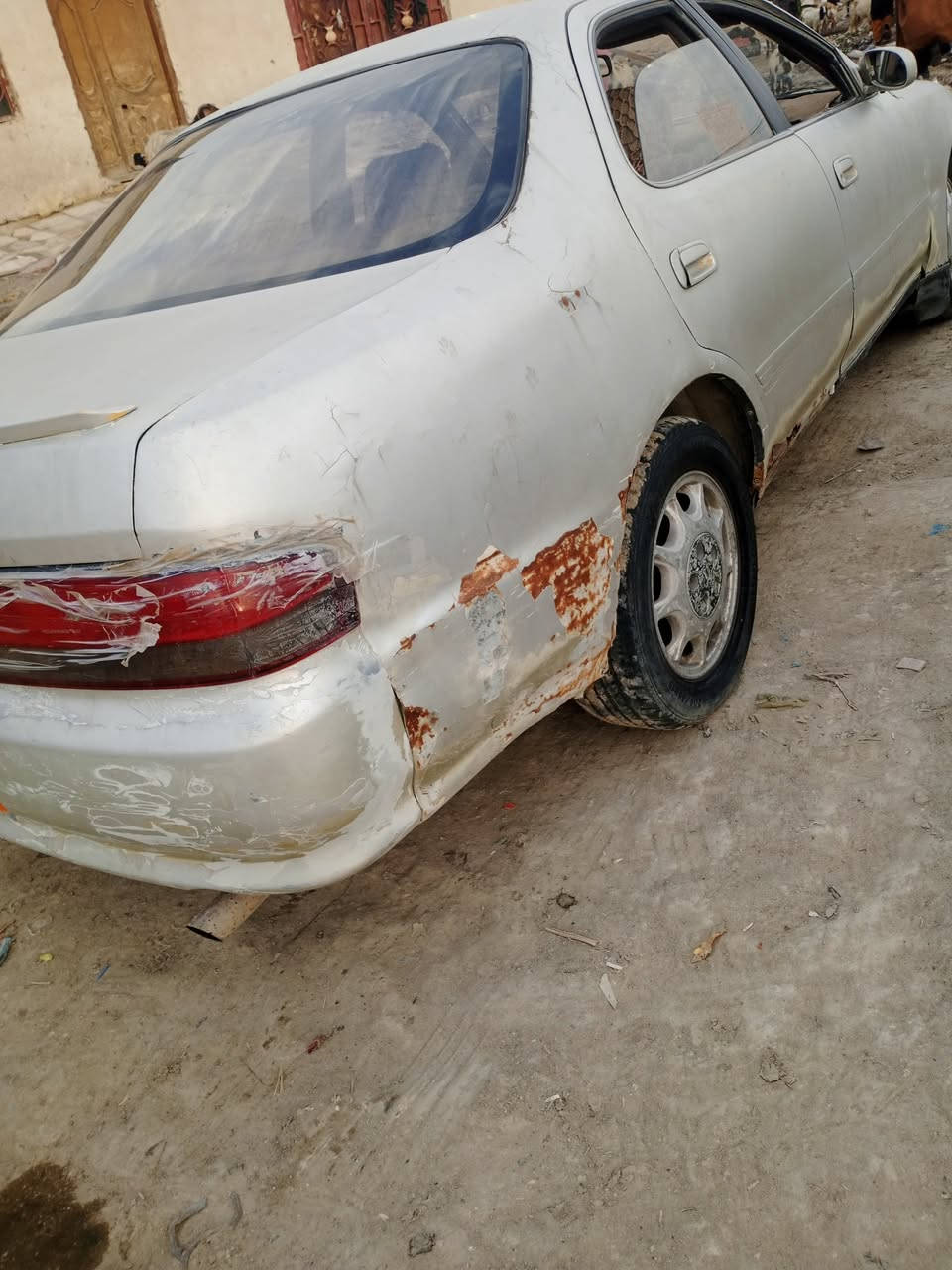 السلام عليكم للبيع كريستا نفخ موديل 93 رقم بصره جير نظيف محرك نظيف محرك 2500 مكان ناصريه سعر 25 وبيها مجال***********
