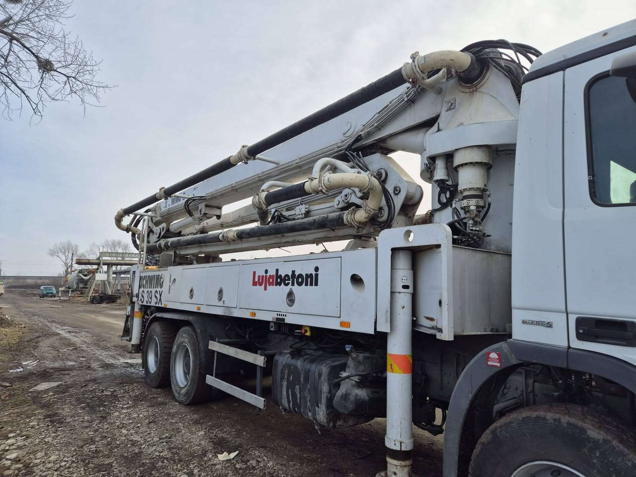 Mercedes banz
Actros 2636
سنة الصنع 2012 
مضخة خرسانية شونك
حجم 230
شوط طويل دبل مضخة 
وارد والماني
طول 39 متر 
السعر 80 الف دولار 
شامل كمرك ضريبة شحن 
مدة الوصول 25 يوم بعد الحجز


**إذا كنت صاحب هذا الإعلان وتريد حذفه لأي سبب، رجاءا أرسل رسالة إلى الدعم الفني**