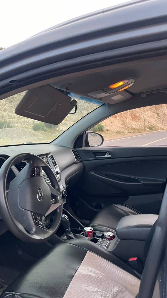 توكسون 2017  أمريكي
سيارة بيها فقط بوند صبخ و بدون دواخل ضربة خفيف ماشي 100الف mile 

مواصفاتها 

دفع رباعي AWD

مكينة 2500 GDI 

كشنات جلد + كهربائية 

شاشة ديجيتال 

مانع انزلاق 

نضم Eco &sport &normal

تحديد سرعة 

گير عادي+اتوماتيك 6 نمر 

سيارة جاهزة 

السعر رايدها 154 ورقة 

عنوان عقرة

رقم هاتف ***********
