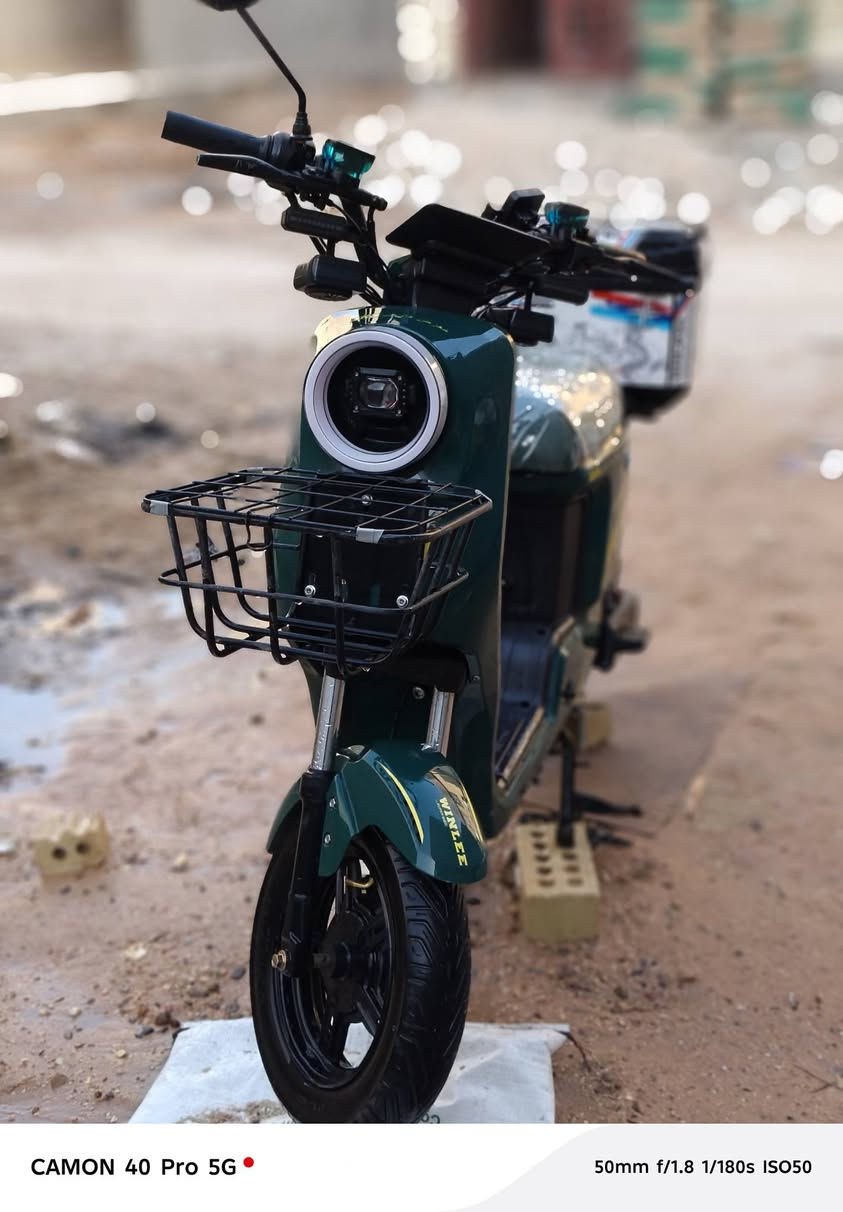 السلام عليكم باسكل شحن نوعيه ار 9بطاريات كبار لعدد5 بطاريات نضيفه باسكل نضيف  ملاحضه الصندوق مو لبيع لسعر 400وبي مجال حك جيه الرقم ***********
