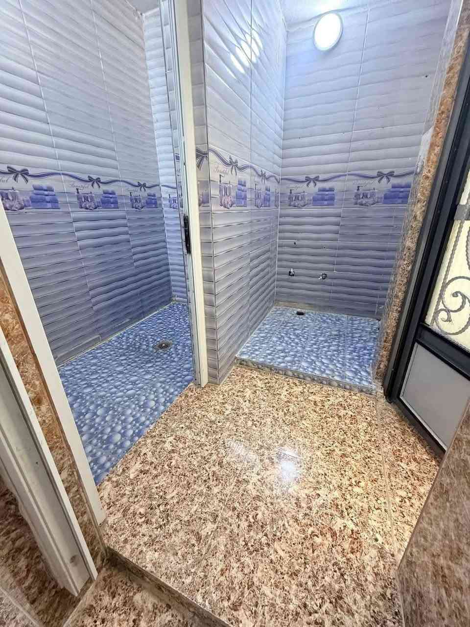 دار للبيع موصل حي الانتصار شارع 60 مقابل المستوصف قرب مدرسة ماريه القطبية جيهة  الميثاق سند طابو شرط التحويل او قرار تمليك المساحه 125مترالواجه 6وربع غرفتي نوم وهول ستقبال مطبخ مشتملات سيراميك السعر 77مليون وبي مجال قليل مكتب ابو عدنان شارع 60 مقابل مول سنتر الانتصار مباشر رقم الهاتف *********** رقم الهاتف ***********
