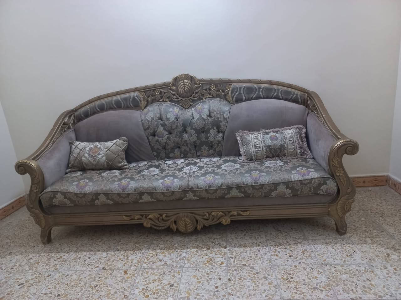 السلام عليكم تخم قنفات كويتي للبيع نظيفة جدا ومتينه اخت الجديدة متكونة من ٤ قطع السعر ٤٠٠،٠٠٠ للإستفسار التواصل خاص


**إذا كنت صاحب هذا الإعلان وتريد حذفه لأي سبب، رجاءا أرسل رسالة إلى الدعم الفني**