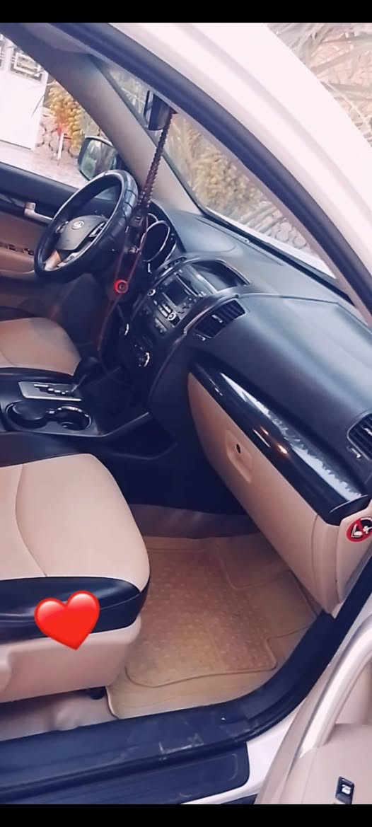 بسم الله سورنتو ٢٠١٣ رقم بغداد مشروع وطني 
مكفول كفاله عامه من ضربه  وتبديل وصبغ وبارد 
 موصفات مكينه ٤ سلندر ٧ راكب تحكمات استيرن
 جهتين ٣ قطع تبريد مري شفط اشاير بلمري
تخم تاير جديد باتري جديد سياره جديده 
صار ٣ سنوات جانيه  على أيدي  مامفتوح 
بيه برقي واحد للعلم صدر أمامي خلفي 
جديد مكان ديالى شهربان سنويه بسمي  
***********السعر ١٧٠ بيه مجال
