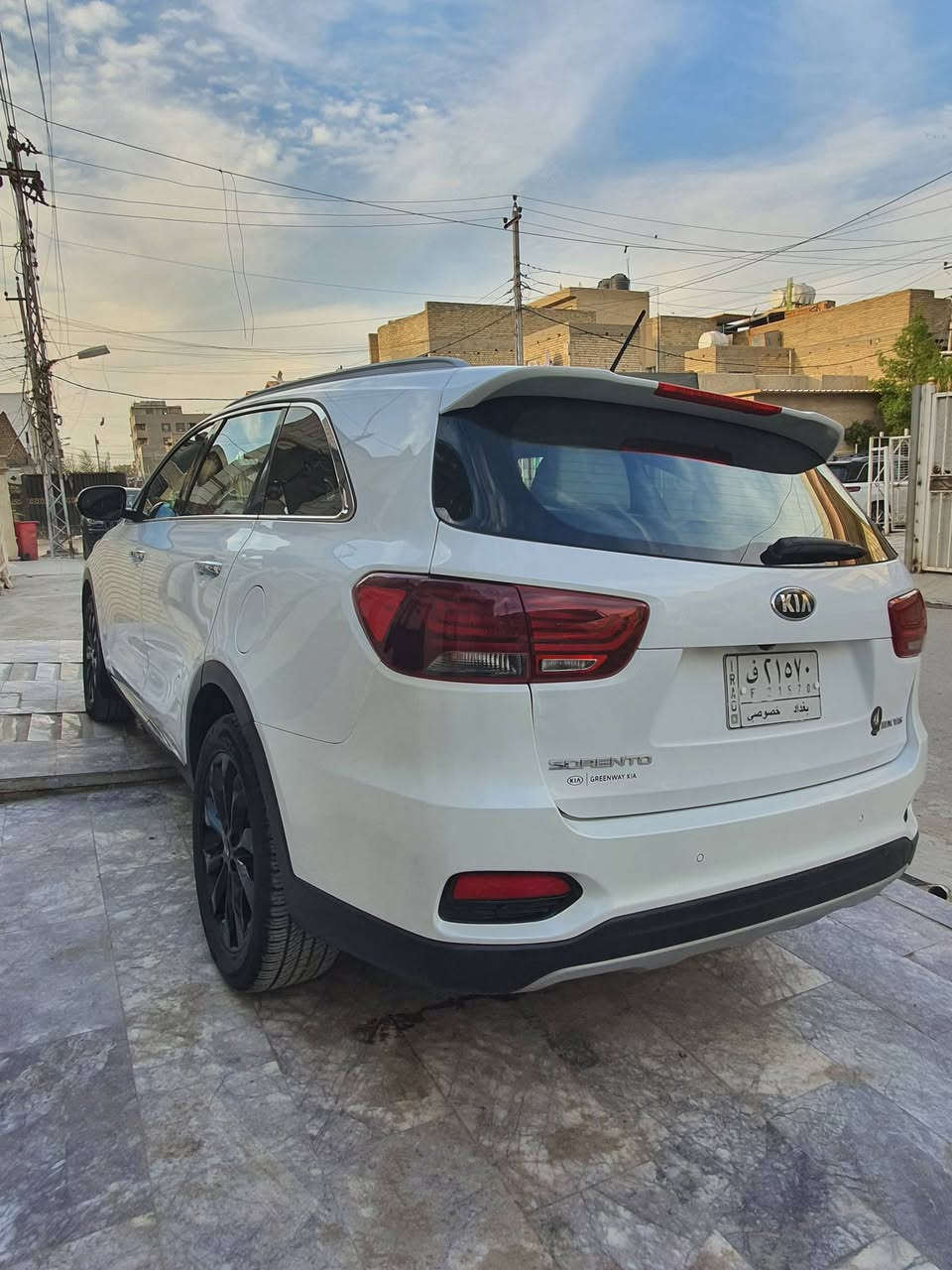 بسم الله الرحمن الرحيم
السلام عليكم
🛑للبيع كيا سورينتو 2020 EX بلاك اديشن،
**السيارة كلين تايتل** 
——السيارة فول مواصفات ———
بانوراما + ثلاث قطع تبريد + دواخل ابيض + بصمة + كيشنات تدفئة + صندوق ذكي+حساسات ، وباقي مواصفات الEX معروفه ،
اربع أنظمة قيادة السيارة ، 6 سلندر محرك 3.3L
السيارة مكفولة من الشاصي والمحرك والايرباك ايضاً ، ضررها بامريكا فقط دعاميات امامية وخلفية ومثل ما موضحه عندكم بالصورة ،
السيارة ماشيه  41000mi حقيقي  , سيارة جديدة كلش ونظيفة
السعر : 245$
مكان السيارة بغداد -بلديات
الرقم للاستفسار: *********** , حسام المياحي
