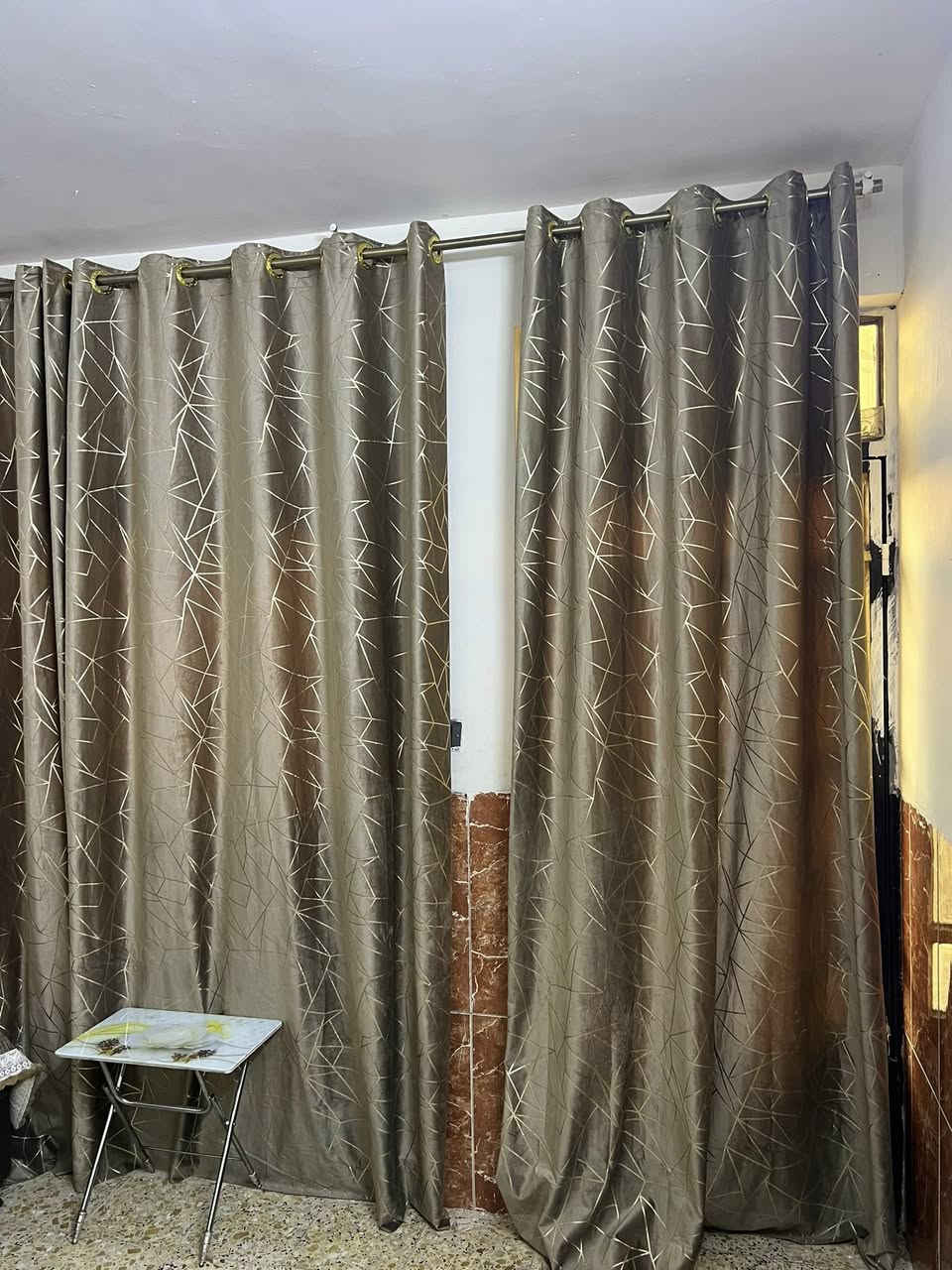 /
—————————————————————————

🔸 مشتمل للبيع طابو صرف مناسب ✅
50 متر  الواجهه 4م والنزال 12،5م مربع
بناء سنة  2018 تسليم🔑 درجه اولى كامل مكمل 

🔸الطابق1️⃣استقبال ومطبخ حار وبارد وصحيات وغرفه   
 الطابق… 2️⃣غرفتين نوم وصاله وبلكونه وخدمات                                  
الطابق ... 3️⃣بيتونه وسطح

 البناء كله ممتاز ودرجه اولى ونضيف مرتب 
🔸موقع الدار ممتاز جدا📍الشعب شارع الصحه خلف جامع المبرقع وقرب شركه الببسي
 (شارع عريض عرضه15 وتبليط)تاخذه  
🔸السعر: 145 مليون وقابل للتفاوض 

***********
