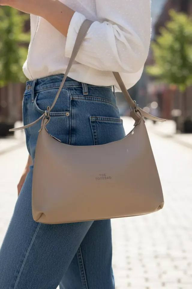 ✨ جنط جلد أنيق – حجم وسط ✨

ستايل مرتب + حجم عملي يناسب كل طلعاتك 😍

✔️ جلد ناعم وجودة عالية
✔️ حجم وسط مثالي (لا كبير ولا صغير)
✔️ مناسب للدوام، الجامعة، والمشاوير

اختاري الأناقة والبساطة بنفس الوقت 💙
متوفر بعدة ألوان تناسب كل ذوق 🌈

📩 للحجز والاستفسار دايركت
https://whatsapp.com/channel/0029Vb7c56JGk1G2hNDznV3E
ممكن متابعه لقناة الواتساب كلشي معروض بيها
#صعدو #صعدو_الفيديو#بغداد_بصرة_موصل_الكويت_الخليج_دبي#كربلاء #اكسبلور #بغداد_العراق #جنط #جلد #لايك #الكل #الجميع #متابعيني#اشاره #اشاره


**إذا كنت صاحب هذا الإعلان وتريد حذفه لأي سبب، رجاءا أرسل رسالة إلى الدعم الفني**