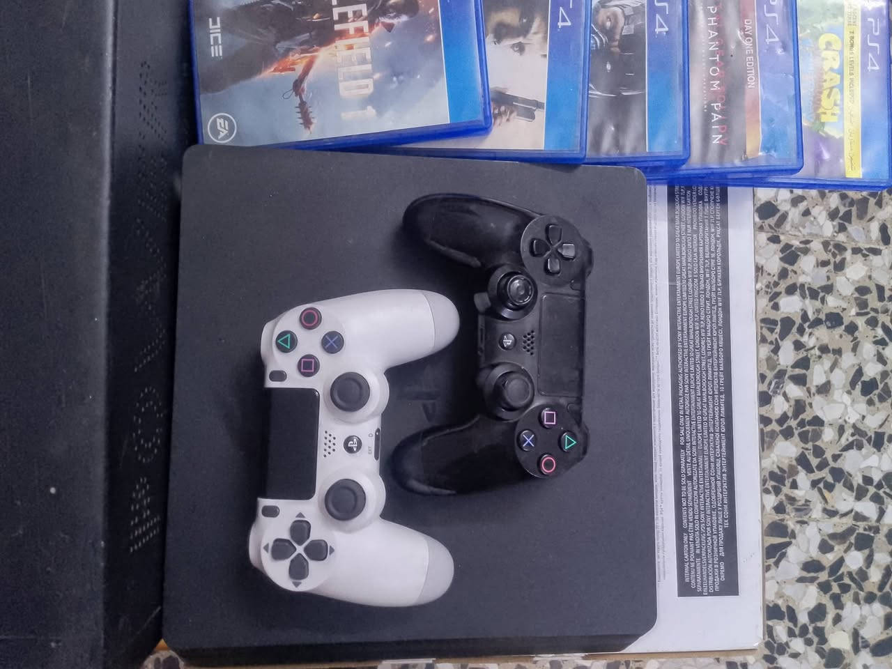 بلي فور سلم نضيف جدا اون لاين  نظام13 يعني تكدر تهكره  لا مفتوح ولا مصلح استخدام شهر واحد كامل ملحقات  سعره200 مكاني بغداد الزعفرانيه *********** واتساب هاذ وسعر اليو بي اس 45 الف حجم 1500
