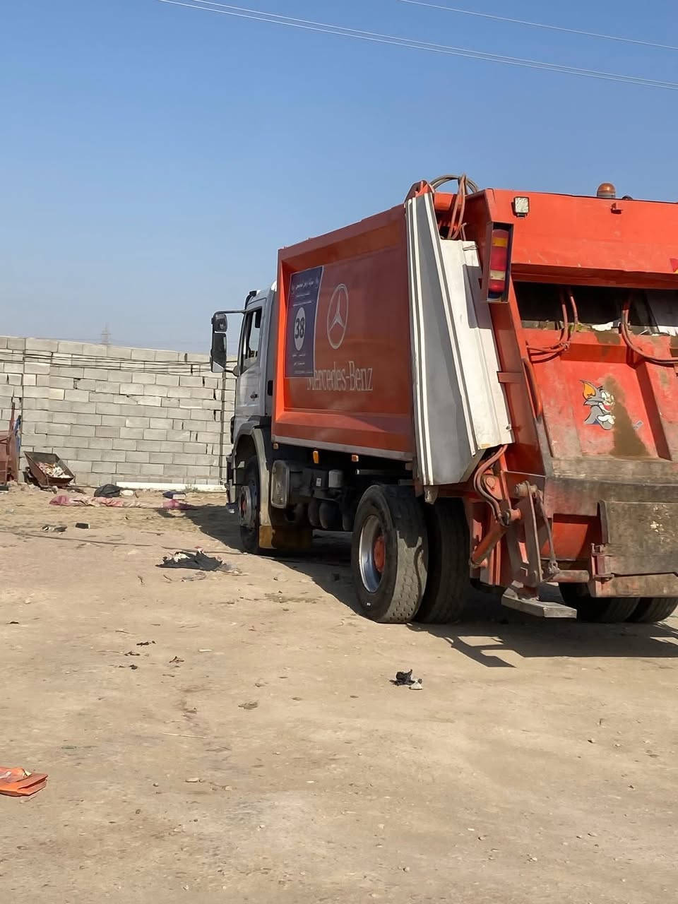 السلام عليكم كابسه نفايات البيع مديل 2001 مكينه سته سلندر شاصي مكفول  رقم ***********مكانه بصره
