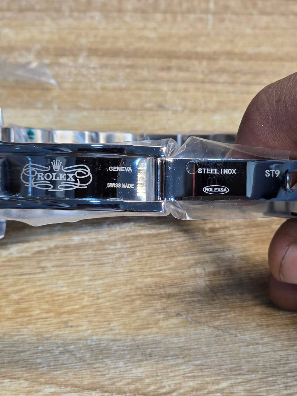 للبيع ساعة فخمة جداً 🔥
موديل Rolex GMT-Master II 💎
ستايل باتمان (أسود × أزرق) 💙🖤

✔️ ستانلس ستيل ثقيل
✔️ تاريخ بعدسة مكبرة
✔️ عقرب توقيت ثاني GMT
✔️ تصميم رياضي كلاسيكي
✔️ شغل نظيف وتفاصيل مرتبة


**إذا كنت صاحب هذا الإعلان وتريد حذفه لأي سبب، رجاءا أرسل رسالة إلى الدعم الفني**