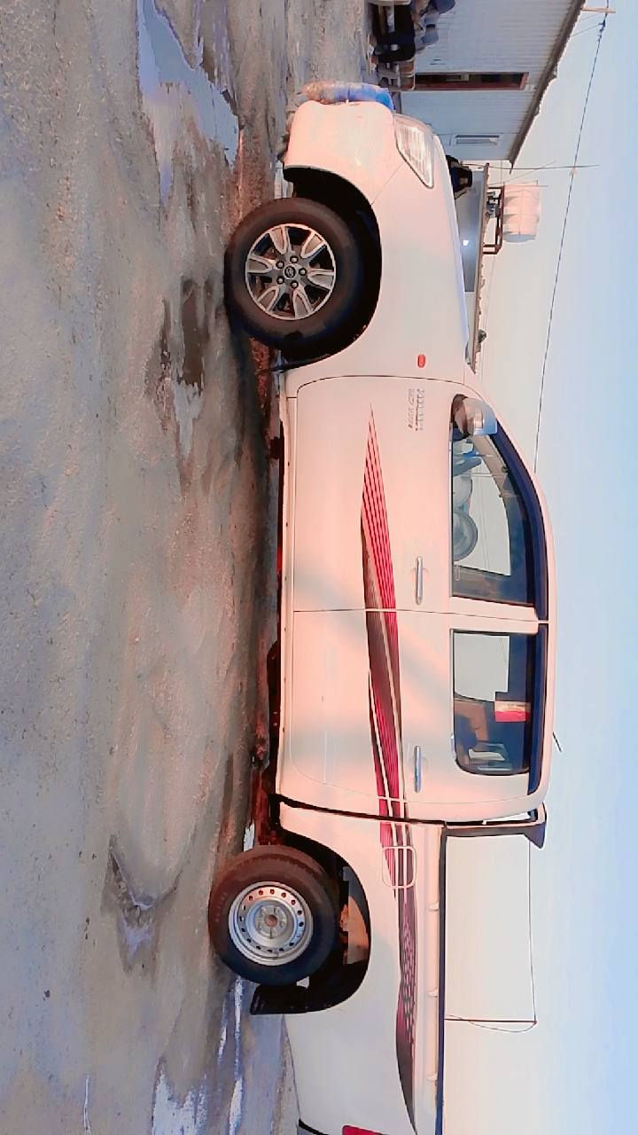 فلونزه موديل ٢٠١٢ كويتي شاصي ١٩ ومراوس بنسيان الاستفسار الاتصال بالرقم المذكور ادني الشاشه 
***********
