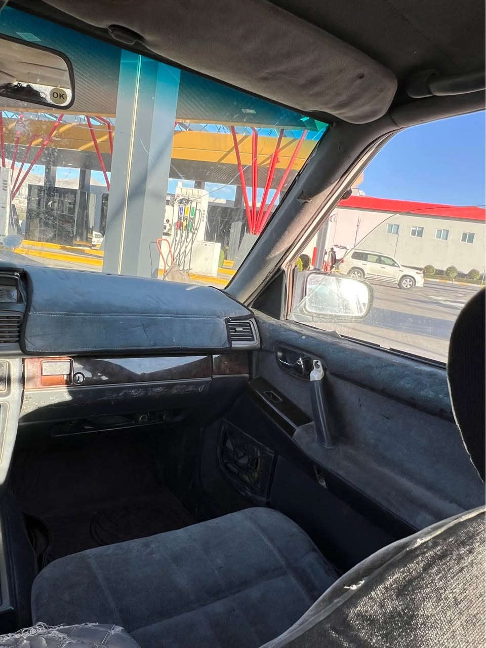 بەناوی خوای گەورەو میهرەبان لەسەر ئیزنی ئەدمین🤍🤍
نیسان سدریک مۆدێل 2002
سەیارەکە گێڕو مەکینەو ئەکسل بەشەرت
گێڕاعادی کلاج بەشەرت
٤ جام کارەبا
ناو فۆرمیکا
قفڵ مەرکەزی
ڕەقەم هەلێر 
موسو بڕاوەو 
سەنەوی و غەرامەی بەشەرت
*********** السليمانية, العراق
