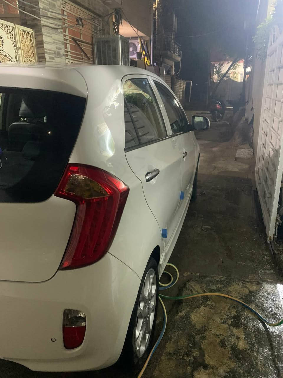 سلام عليكم كيا بيكانتو موديل ٢٠١٥
وارد خليجي 
مواصفات كامله من بانوراما وبصمه وشاشه ومري شفط  
السياره  نضيفه ومابيهه حادث او دعمه 
رقم اربيل سنويه باسم صاحب السياره 
السعر ١٠٣ وبيهه مجال  
للتواصل : ***********/ المكان : سبع ابكار شارع المعارض
