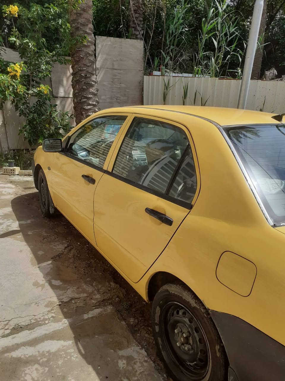 سلام عليكم مسيوبيشي لانسر موديل 2007 تكسي للبيع
رقم بغداد الانكليزي الجديد 
سيارة باسمي تحويل مباشر 
كير اوتو ماتيك 
تبريد 
تحكمات كهرباء 
مصفره الهيئه 
لسياره جاهزه من كلشي مكان بغداد الكاظميه 
السعر 65 وبيها مجال بسيط  حك الجيه
الرقم ***********
